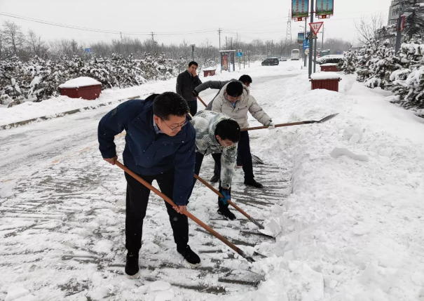 乐鱼在线平台-乐鱼在线官网
组织全体员工扫雪除冰(图2)